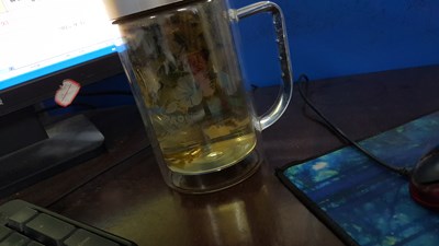 新的一天以一杯淡淡的綠茶/一部s6 edge +開始