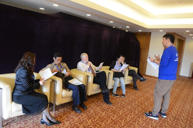 “歪果仁”也來探知未來？