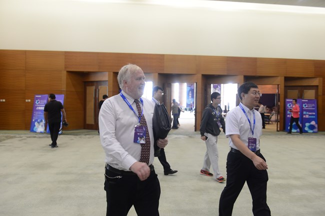 “歪果仁”也來探知未來？