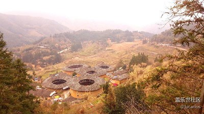 蒙蒙細(xì)雨，萌萌土樓！