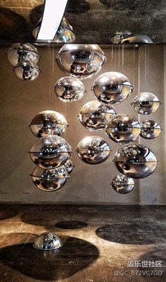 黃邊地鐵站旁一小美術(shù)館