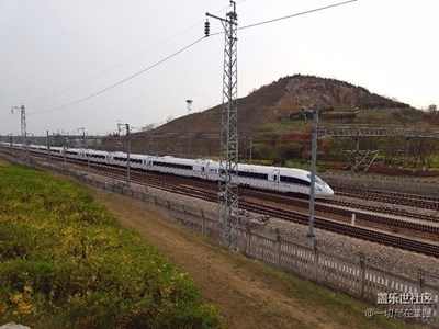 清明節(jié)翻山拍高速列車用心拍，請(qǐng)欣賞！