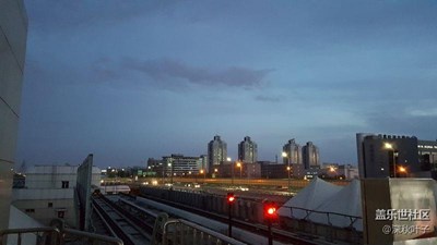 夜幕下的寫字樓