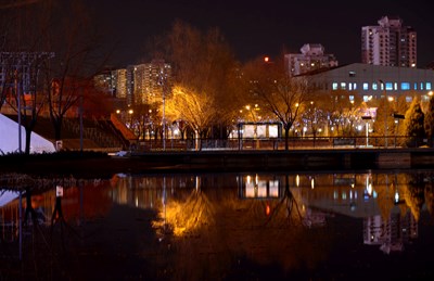 藏匿在黑夜里面的繁華都市