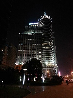 拖著疲憊的身體看看這個忙碌的城市