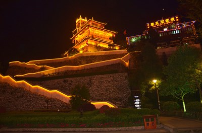照亮夜空的水磨古鎮(zhèn)