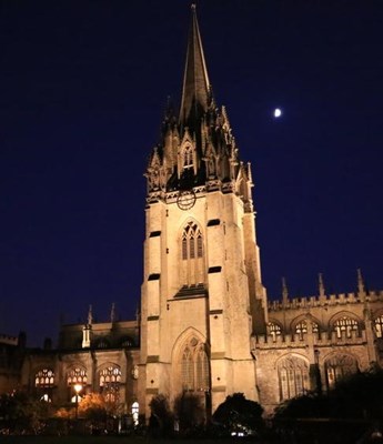 牛津大學(xué)校園夜景