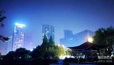 靜夜，與機(jī)皇共影