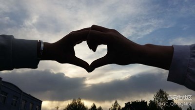 面對希望，逆著光。