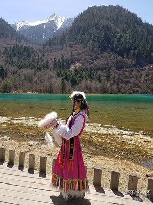 S7拍九寨溝的春天，還悄悄地拍了下妹子。