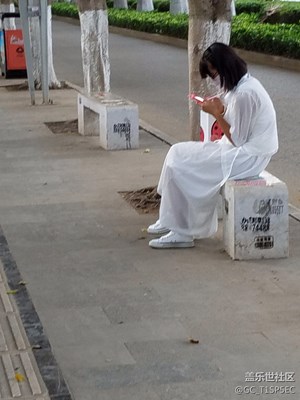 白衣少女