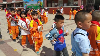 【尋找童真】+馬龍縣+排隊領(lǐng)取獎品