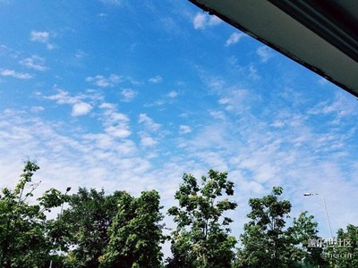 晴空萬(wàn)里
