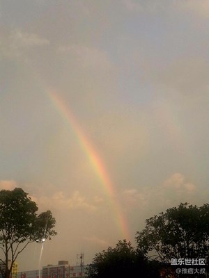雨后霓虹現(xiàn)
