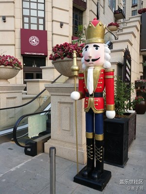 魯邦國(guó)際風(fēng)情街(上)