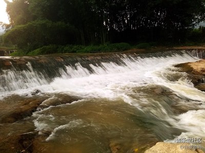 學拍流水效果。只能忍受著蚊蟲叮咬。還是拍不好大家指點下