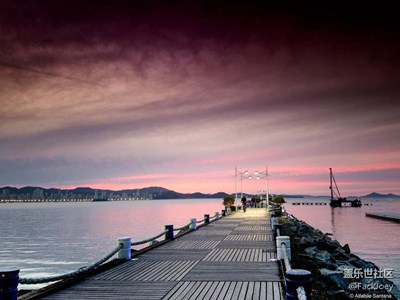 雨后碼頭，手機拍照天空都粉了。。。
