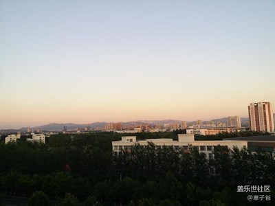 夕陽應(yīng)在遠處的嶗山