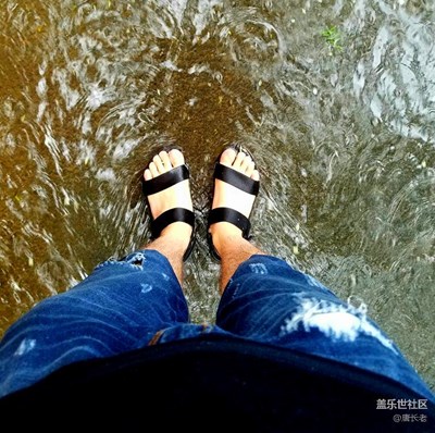 聽(tīng)說(shuō)下雨天和涼鞋更配哦