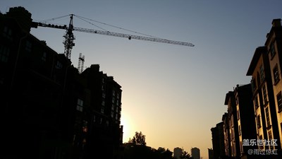 夕陽(yáng)-塔吊