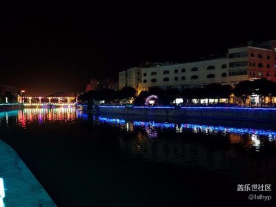 單反相機(jī)拿累了，摸出手機(jī)s7edge夜拍幾張。