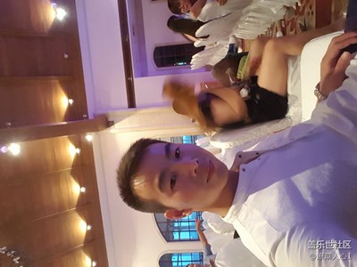 玩完，吃完，開始晚會(huì)了