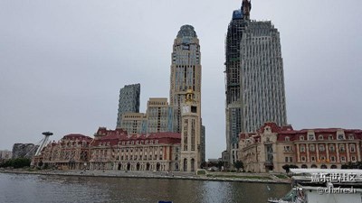 津?yàn)硰V場(chǎng)