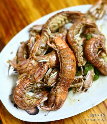 殼也很酥脆可口……