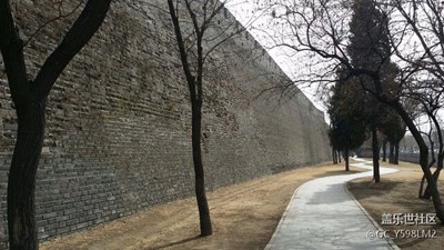 秋天的山，樹，城墻