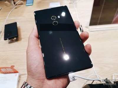 小米MIX 看上去確實還不錯