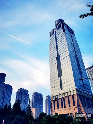 建筑與藍天，城市之美