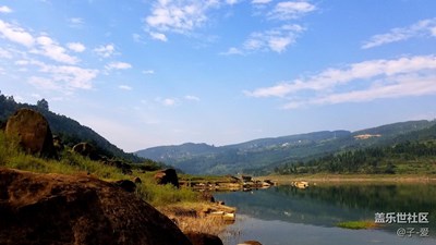 家鄉(xiāng)的水庫(kù)真美