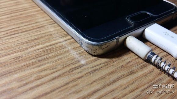 金色note5的邊（中)框修補(bǔ)辦法：指甲油。女生幫找找。