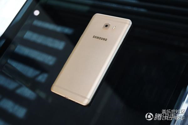 三星C9 Pro評(píng)測(cè)：大屏超薄設(shè)計(jì) 相機(jī)玩法豐