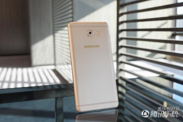 三星C9 Pro評(píng)測(cè)：大屏超薄設(shè)計(jì) 相機(jī)玩法豐