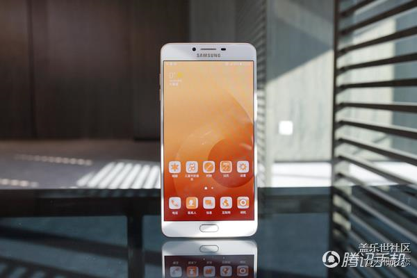 三星C9 Pro評(píng)測(cè)：大屏超薄設(shè)計(jì) 相機(jī)玩法豐