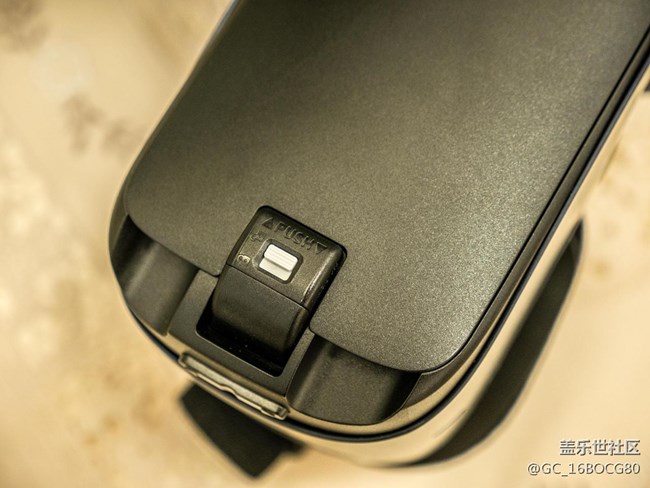 最污體驗(yàn)！用最好的移動(dòng)VR眼鏡看小 電影