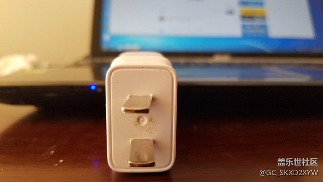 三星充電器已經(jīng)變形，你們的會這樣么？