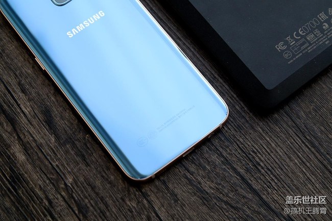 再度續(xù)寫曲面?zhèn)髌?，珊瑚藍版三星Galaxy S7 edge驚艷四射