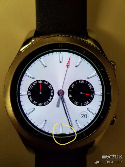 悲??！今天剛收到的經(jīng)典版顯示屏漏液