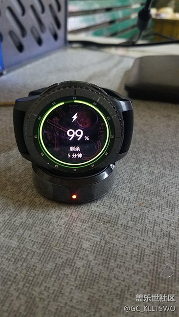 【用科技智造時間】激動中，Gear s3到手。
