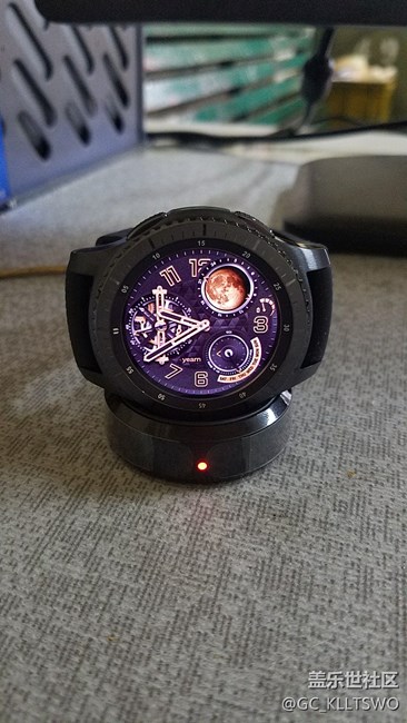 【用科技智造時間】激動中，Gear s3到手。