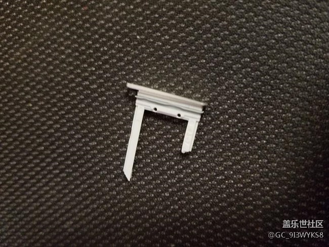 卡托斷了算什么 我這直接折里頭了.只能拆機!