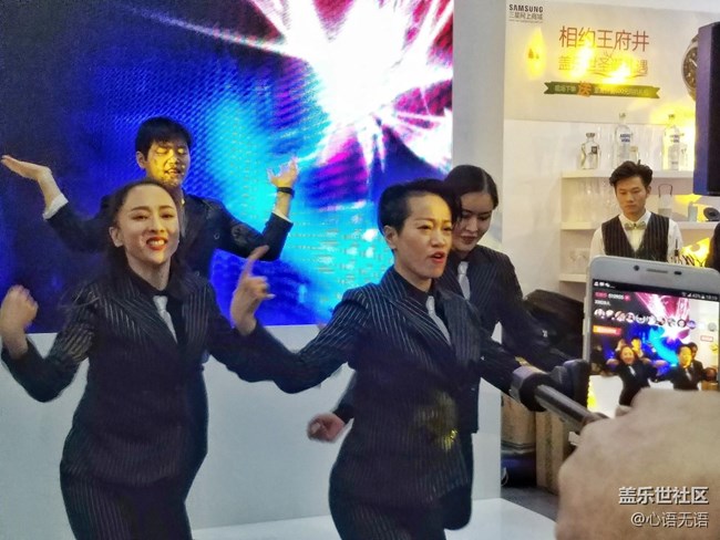 這個(gè)圣誕去王府井和Gear S3親密接觸