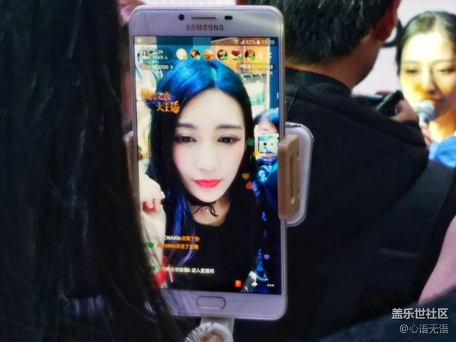 這個(gè)圣誕去王府井和Gear S3親密接觸