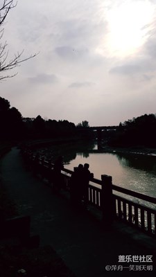 成都，午后太陽下人們