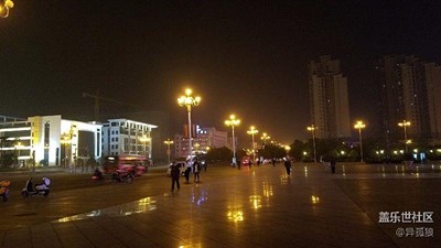 宜州市市政中心夜景。