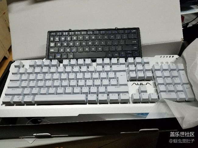 三星還是很實惠的，一大包春節(jié)禮品