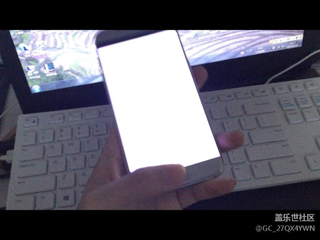 我的s7屏幕炸了。