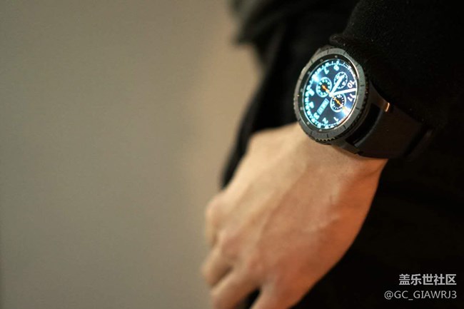 【用科技智造時(shí)間】S3可能是最美膩帥氣的智能穿戴設(shè)備了 【用科技智造時(shí)間】S3可能是最美膩帥氣的智能穿戴設(shè)備了